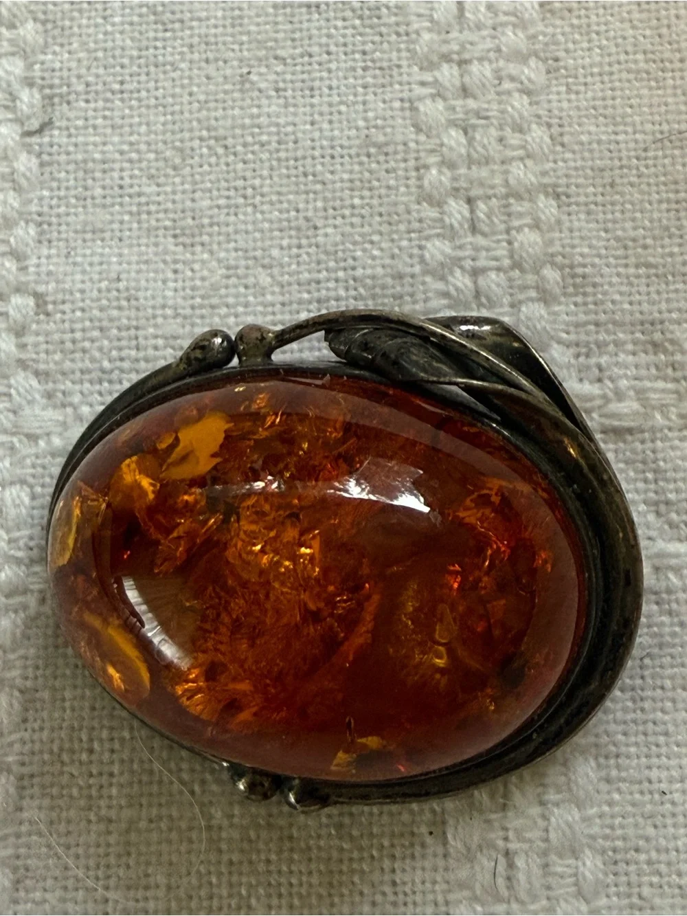 Vintage Amber Oval Brooch in Deep Cognac - Unbranded